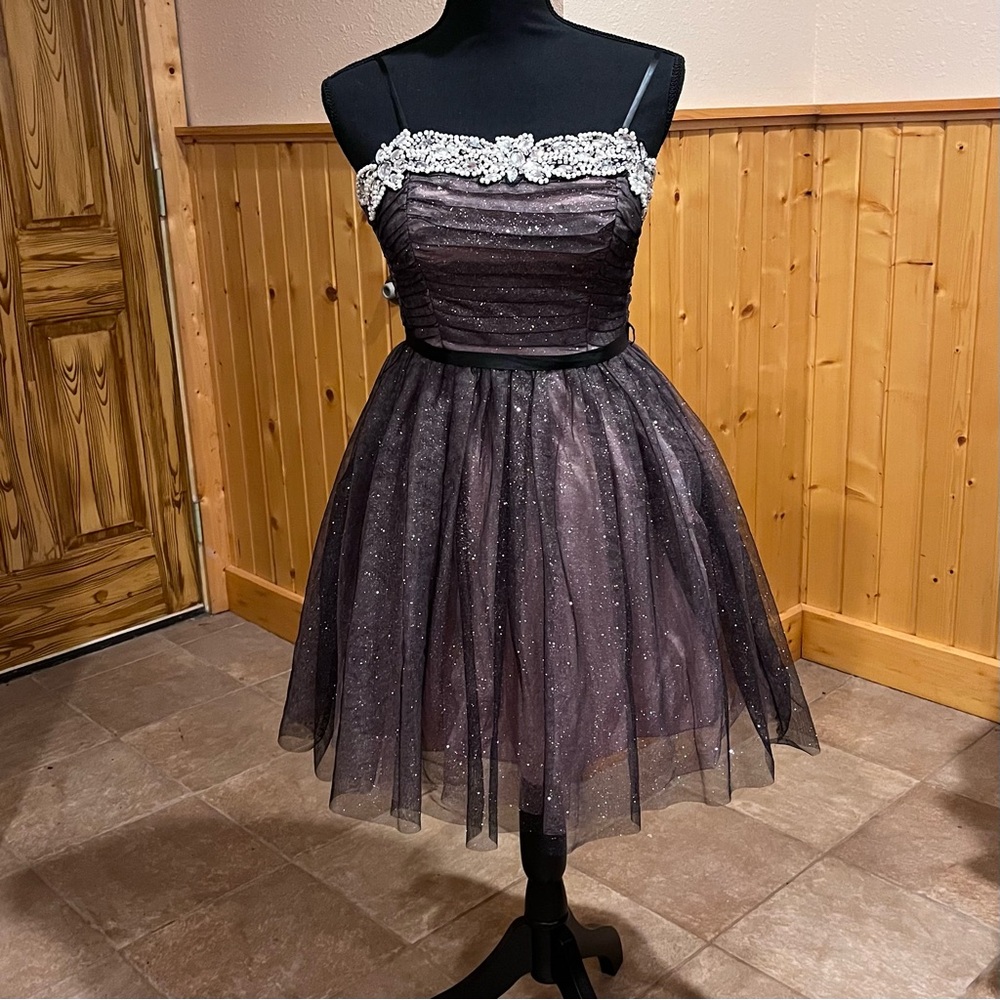 Special occasion prom strapless dress flared midi tulle. 🤩